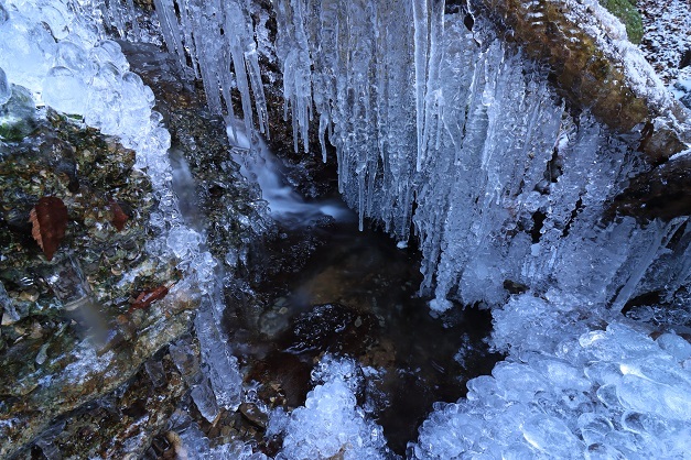 IMG_7704凍る滝２