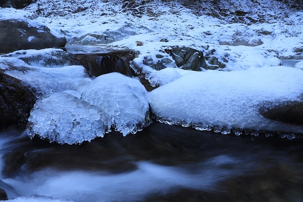 IMG_4644凍る渓流