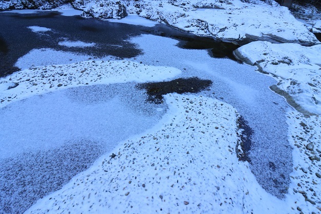IMG_7780凍る渓流４