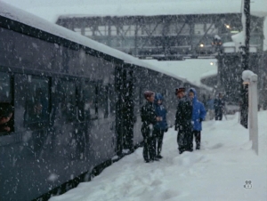 『駅』豪雪で運行止め