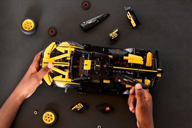 LEGO Technic Bugatti Bolide2 2023-1-2
