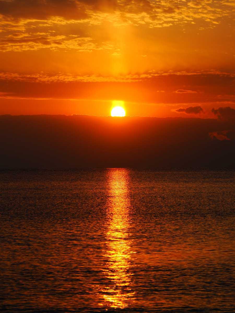 江の島の海に沈む夕日 2023年1月