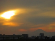 2022/10/27　16：17京和橋から富士山
