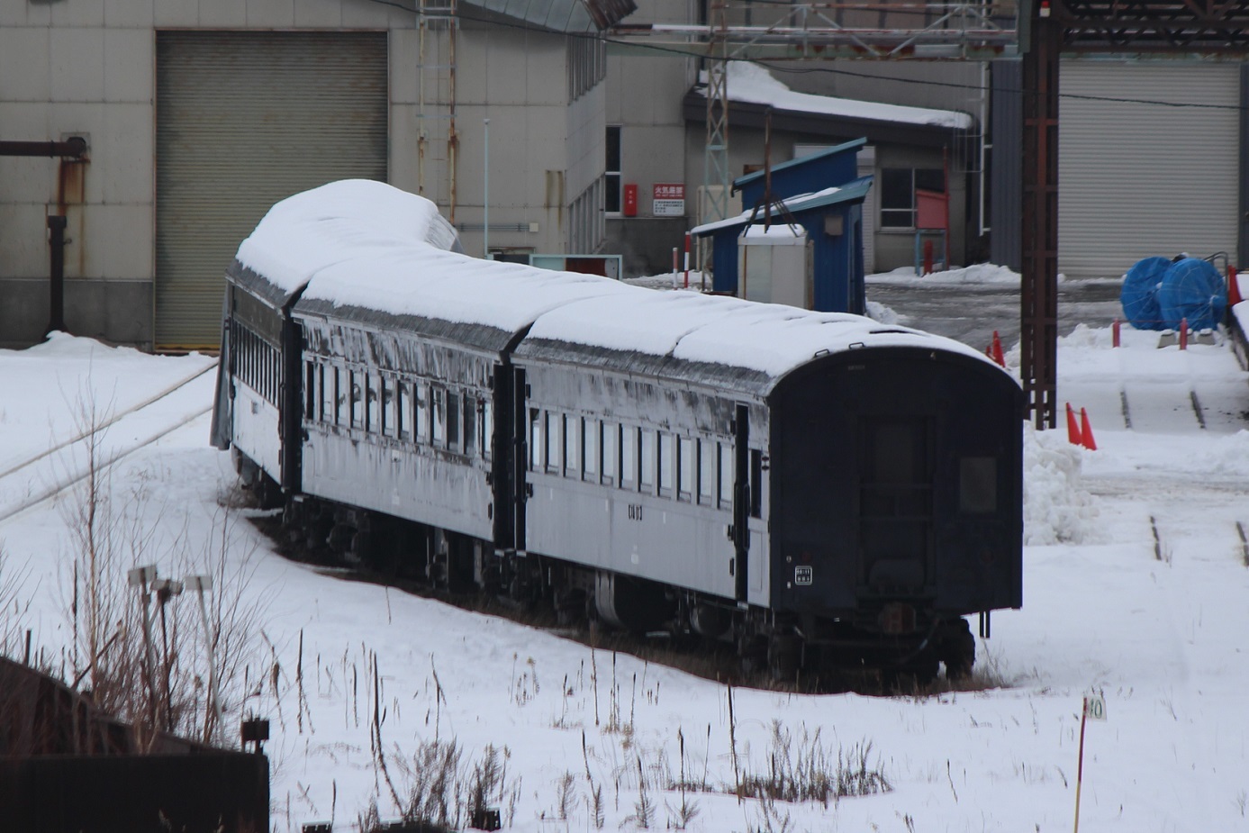 苗穂工場の旧型客車（2022年12月）a02