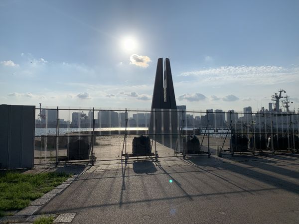 東京2020大会の会場撤収後も閉鎖されたままの潮風公園夕陽の塔（りんかい線13号地立坑）