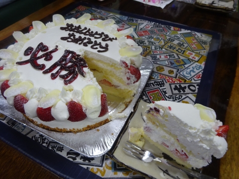 「58歳の誕生日に、必勝！バースディーケーキをプレゼントしてくれました。」 (9)