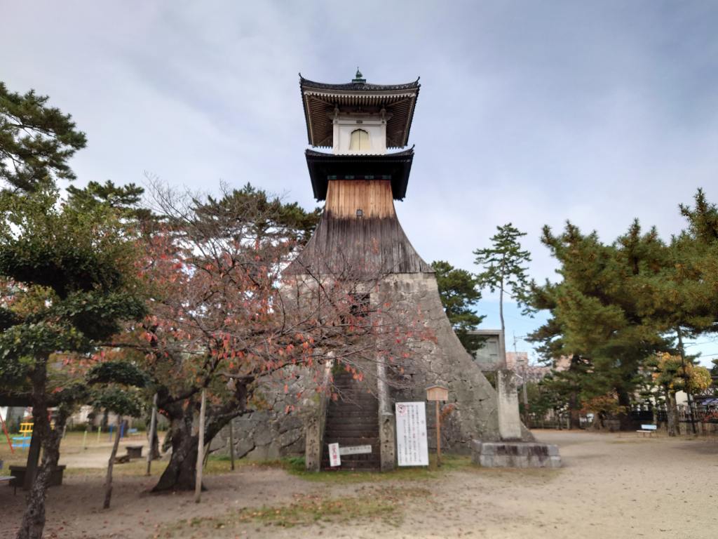 「高灯籠(香川県琴平町)」日本一高い木造灯籠は国の重要有形民俗文化財